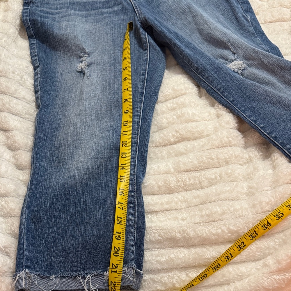 Women's Time and Tru Blu Distressed denim capris - Picture 6 of 7